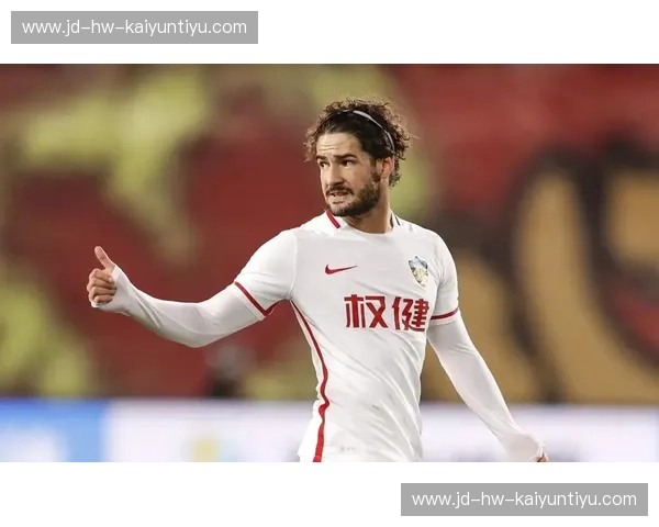 绿茵巅峰对决：权健与富力的恩怨情仇，谁才是中超真正的“节奏大师”？